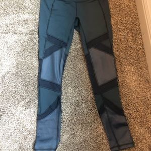 Calia Shine Textured Piece Legging in Graphite